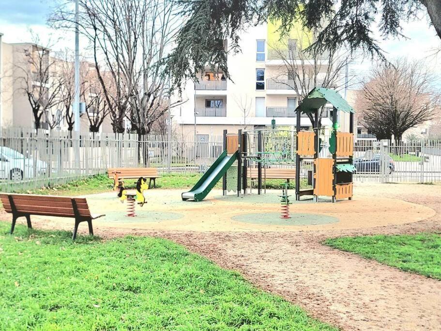 Close To Lyon And Parc De Parilly Apartment *
