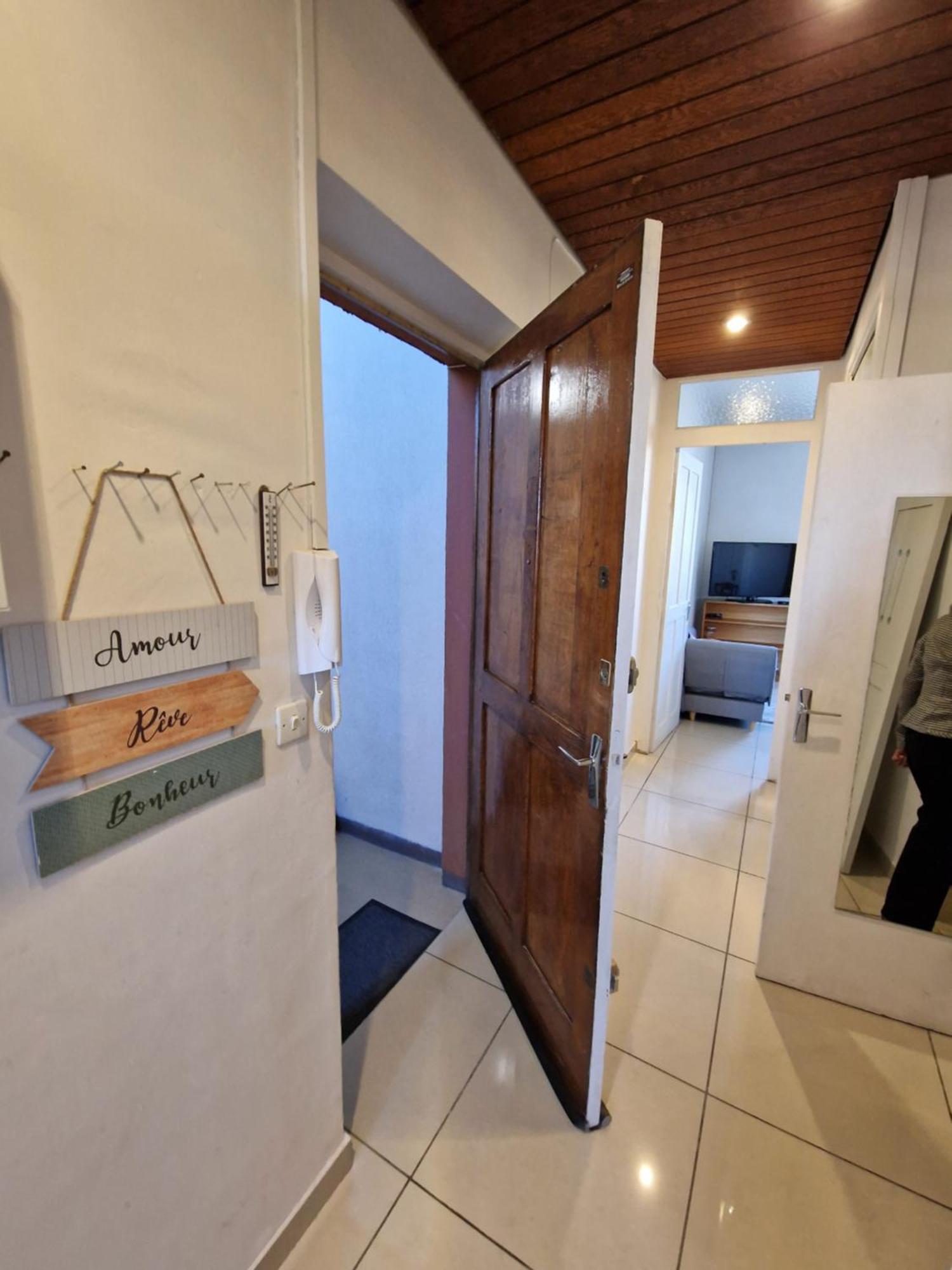 Close To Lyon And Parc De Parilly Apartment